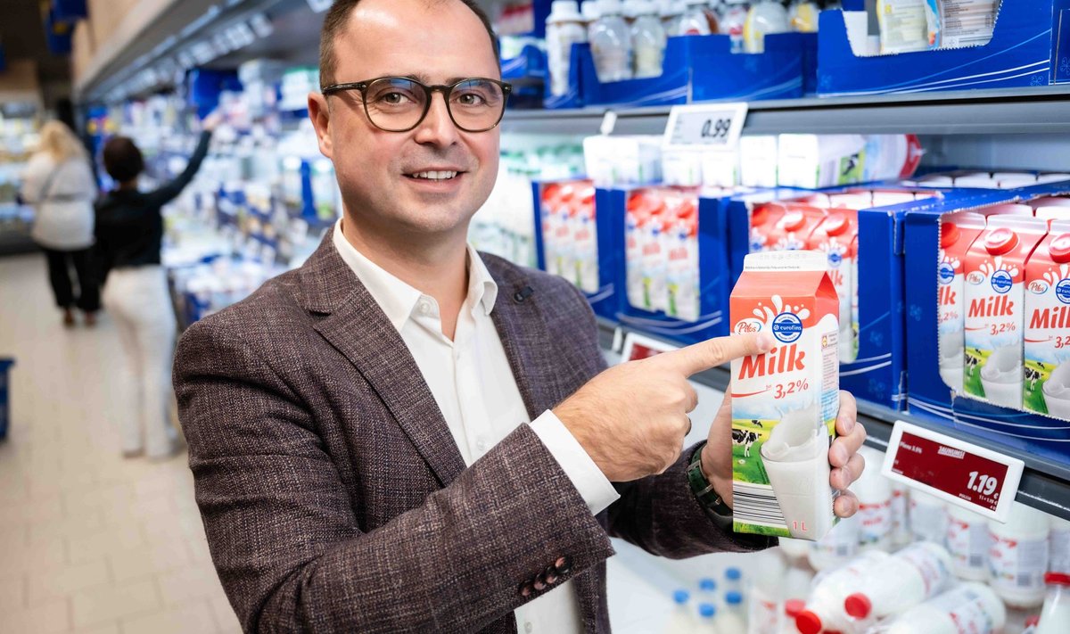 Lidl Eesti juhatuse liige Nikola Balaban (pildil) näitamas Eurofinsi märgisega piima.