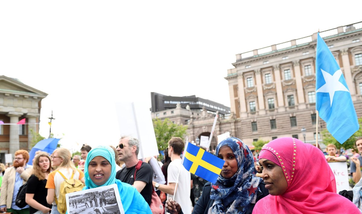 21. juunil oli Rootsi parlamendi ees meeleavaldus, kus nõuti põgenike vastuvõtu leevendamist. Aga kuhu uued põgenikud elama panna?