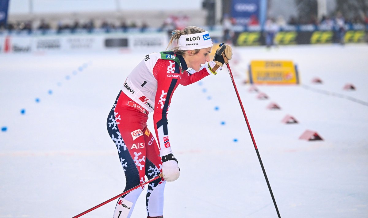 Therese Johaug jõudis Davosis poodiumile, kuid mitte kõige kõrgemale astmele.