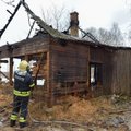 ФОТО | Пожар полностью уничтожил жилой дом. Подозревают поджог 