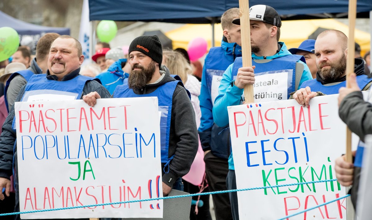 Tööturu õiguslik pool on kõige paremini reguleeritud riikides, kus peaaegu kogu töötav elanikkond kuulub ametiühingutess.