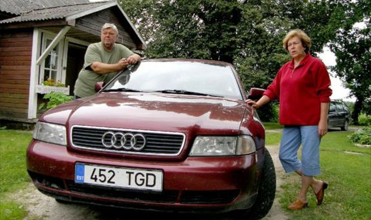Praegu on Lia ja Urmas Veskimägi peres üks auto, aga nende õuel on neid ka kolm olnud, kui Urmas veel Eestis töötas   ja lisaks ametiautot kasutas.