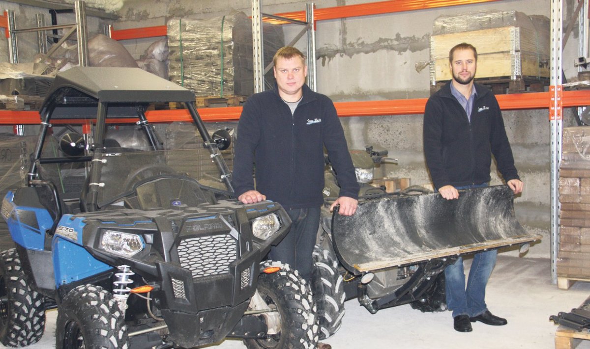 Andrus Rints (vasakul) ja Tiit Norak näevad ATV-s väikest traktorit. ATV funktsionaalsemaks kasutamiseks toodab ja projekteerib meeste ühine ettevõte lisavarustust, millest lõviosa läheb Euroopa turule. 