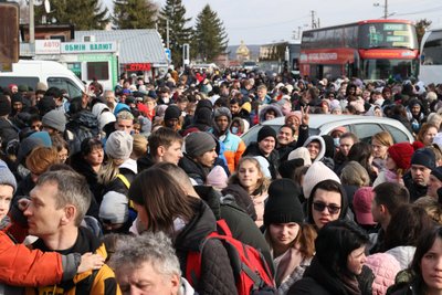 Põgenikud 26. veebruaril Ukraina-Poola piiril.