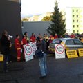 ФОТО: Пикет водителей машин скорой помощи — за повышение зарплаты