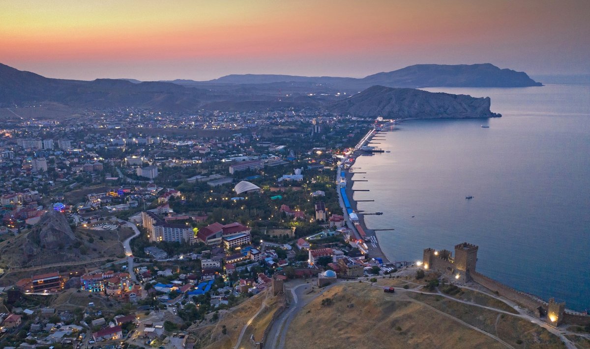 Musta mere rannik Krimmis möödunud kuu koidikul.