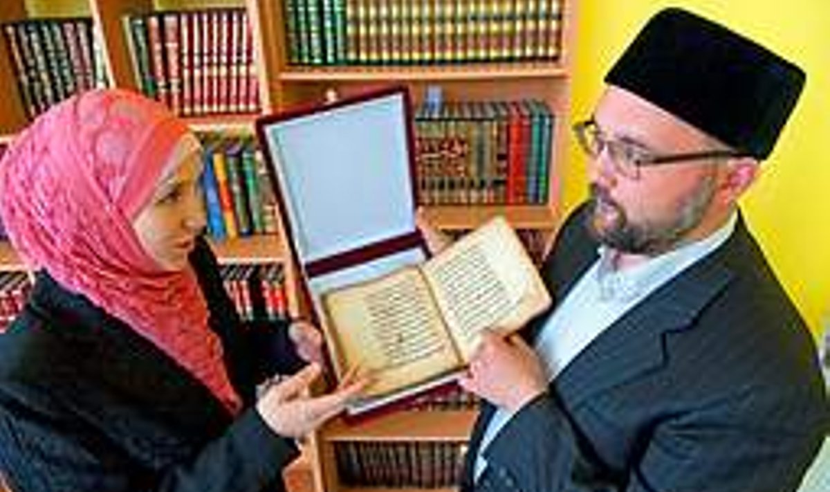 MOODSAD MOSLEMID: Islamikeskuses mängib suurt rolli ka mufti Ildar Muhhamedžini naine Lia Mahmutova, kes omandas samuti Saudi Araabias islamiõiguse magistrikraadi. Tiit Blaat