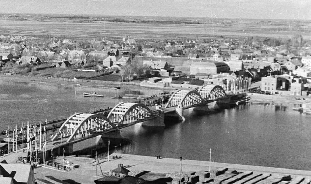Vägev vaade: Pärnu Suursild valmimisaastal 1938. 