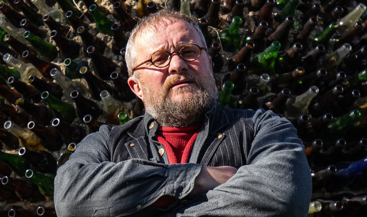 HOOS Hardi Volmer on võtnud ette Georg Lurichist filmi väntamise ja aitab ka Putini režiimi vastalistel teha „Pehmete ja karvaste“ stiilis nukuseriaali, kus tegelasteks Kremli võimuladvik.