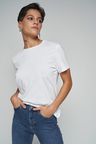 Lihtne valge t-särk, 29,99€