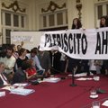 Tasuta haridust nõudvad Tšiili tudengid hõivasid parlamendihoone