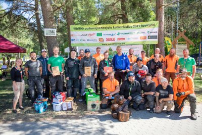 Puitmajapäeva ja kutsevõistluse korraldajad ja osalejad.