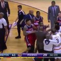 VIDEO: Püssikangelane? NBA mängija žestikuleeris rüseluses vastase mahalaskmist