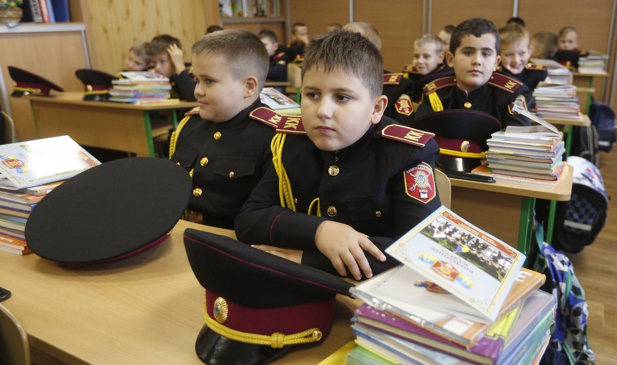 Ukraina Kiievi kadetikooli õpilased sel aastal esimeses tunnis