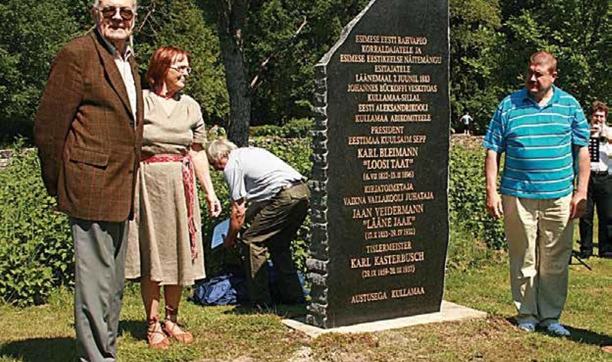 Heliseva Kullamaa sündmusel avati kivi esimese Eesti rahvapeo korraldajatele. Foto: Lembitu Tarang