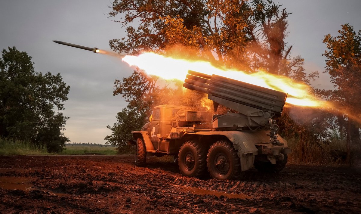 Ukraina tulistab BM-21 Grad raketheitjast (eile Donetsk lähedal)