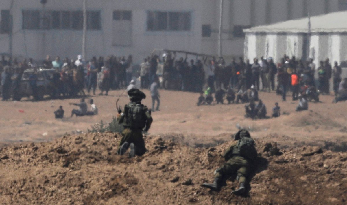 Reporterite sõnul tulistasid Iisraeli sõdurid alguses peamiselt jalgadesse, hiljem muutus tuli surmavaks.
