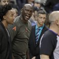 VIDEO | Tiimiomanik Michael Jordan virutas rumala tehnilise vea saanud mängijale platsi kõrval vastu pead