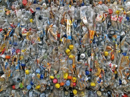 Tänu pandipakendite tagastamisele kogutakse Eestis kokku ligi 90% plastpudelitest ja nende korkidest.