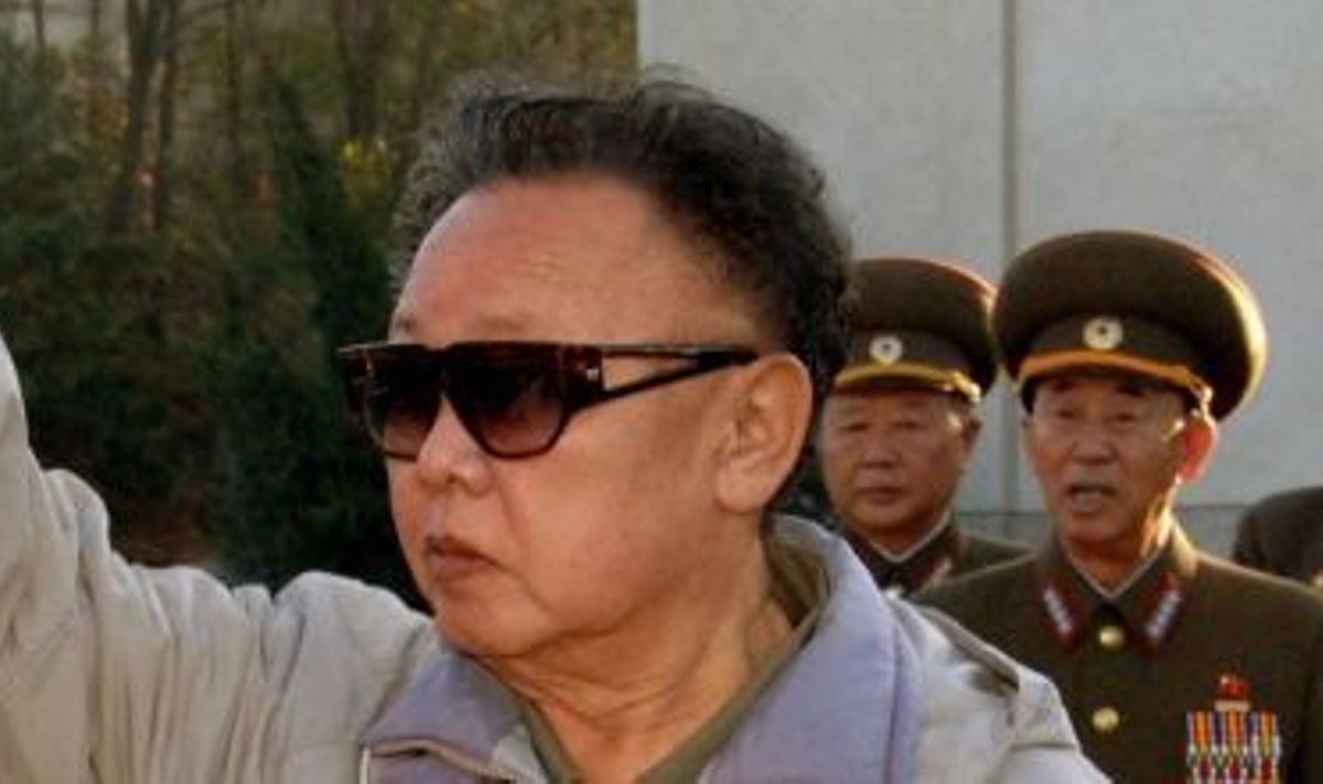 Korea RDV juht Kim Jong Il oma kindralitega