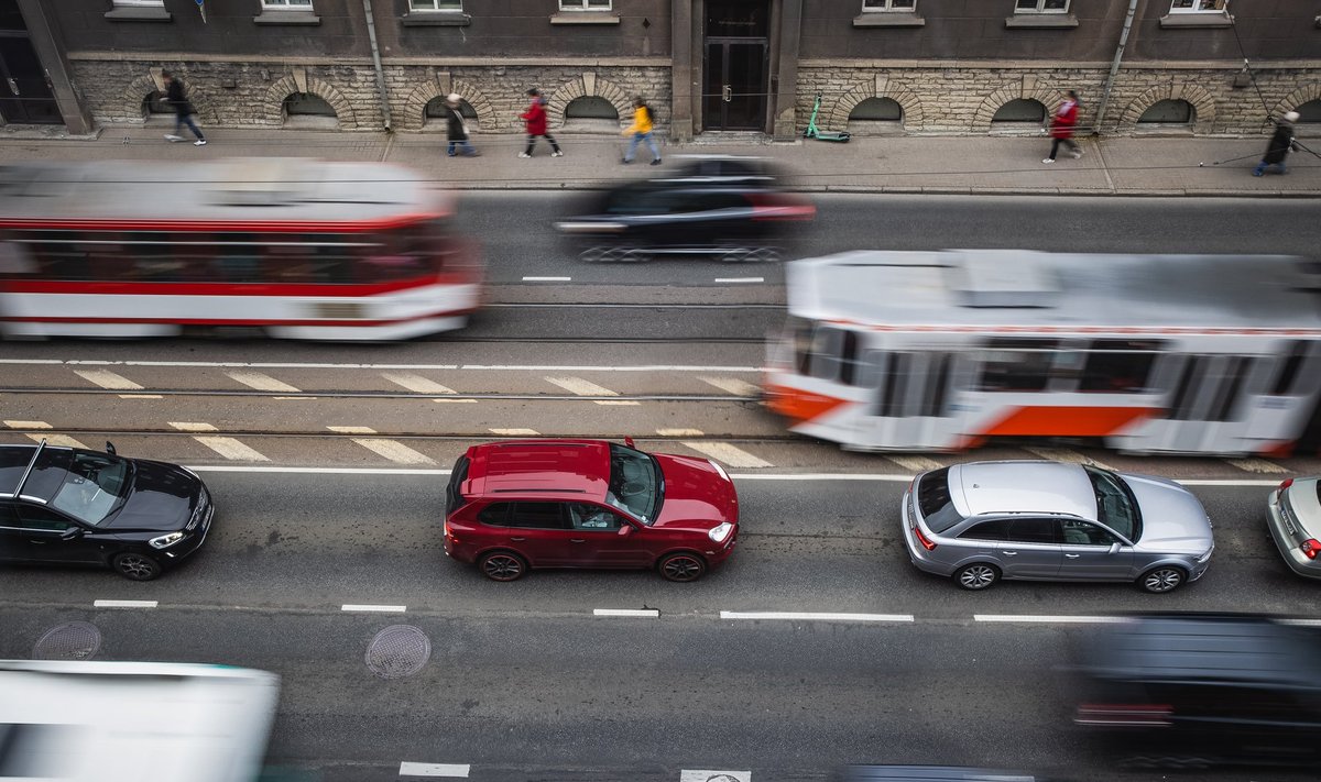 По мнению таллиннцев, основная проблема загрязнения воздуха -  потоки автотранспорта, на особом месте - личные автомобили