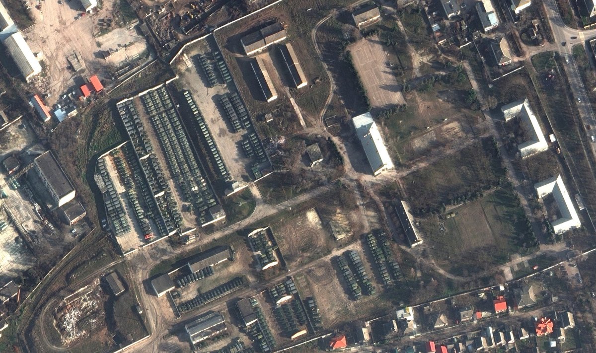 Спутниковый снимок частей РФ в районе Бахчисарае, Крым, опубликованный изданием Politico.