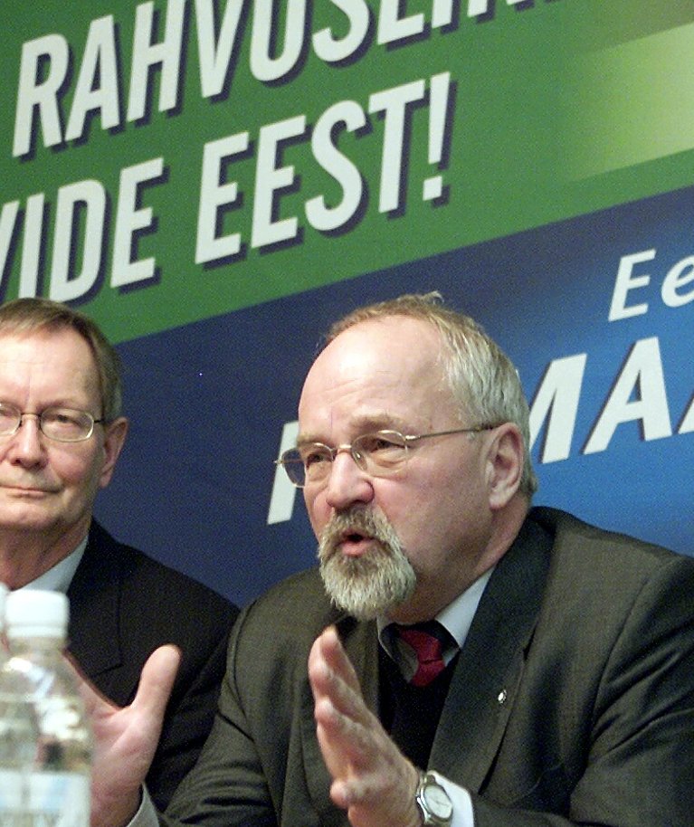 Tunne Kelam ja Peeter Tulviste 2003. aastal Isamaaliidu valimiskampaaniat tegemas.