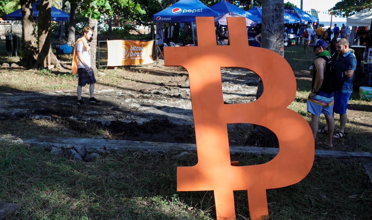 Bitcoini kasutajad kohtumas El Salvadoris.