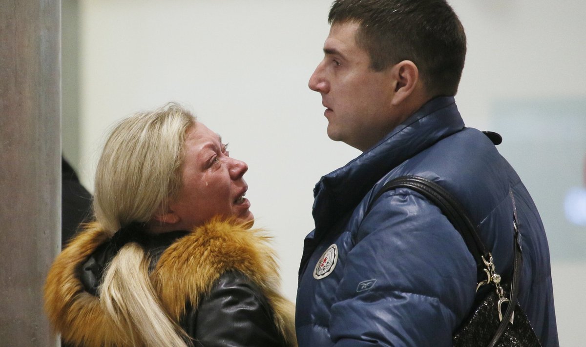 Родственники пассажиров потерпевшего крушение самолета А-321 авиакомпании «Когалымавиа» в аэропорту Пулково