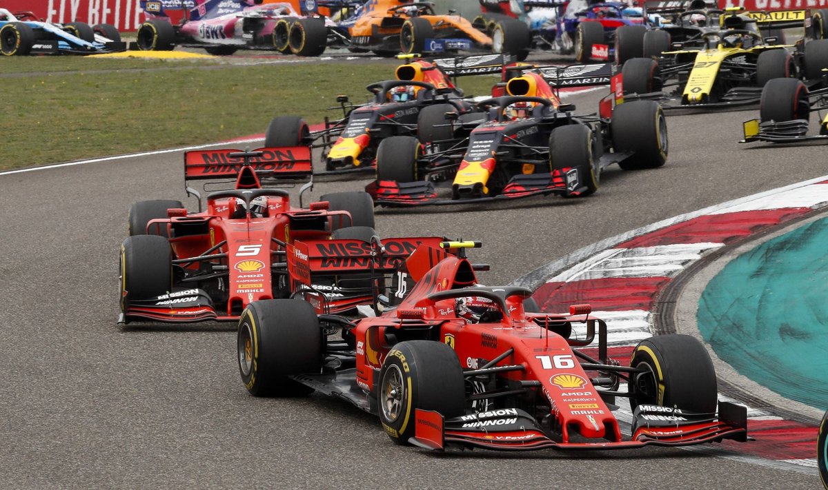 Hiina GP stardisaginast väljus Ferrari uustulnuk Charles Leclerc Sebastian Vetteli ees, kuid hiljem pidi ta kuulsa tiimikaaslase mööda lubama.