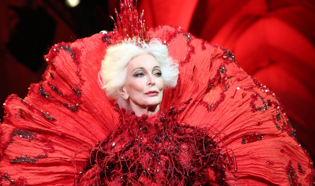 Haute Couture Guo Pei Carmen Dell Orefice 85 Ans MODE Fashion Week Guo Pei 25 01 2017 Step