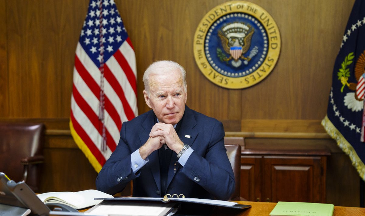Joe Biden oma Camp Davidis asuvas kabinetis, kus ta Vladimir Putiniga telefonikõne pidas.