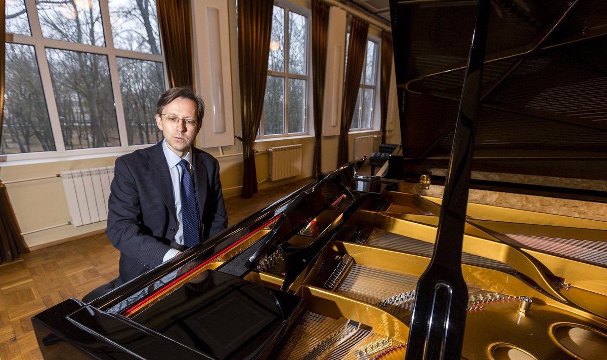 Tulemusrikas tegutseja Indrek Laul on Estonia klaverid viinud maailmatasemele ja ka tutvustanud neid maailmale sedavõrd edukalt, et nüüd on nõudlus nende järele isegi suurem, kui tema vabrik toota suudab.