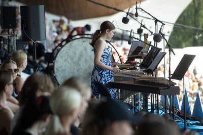 Orketer on laulupeol omal kohal.