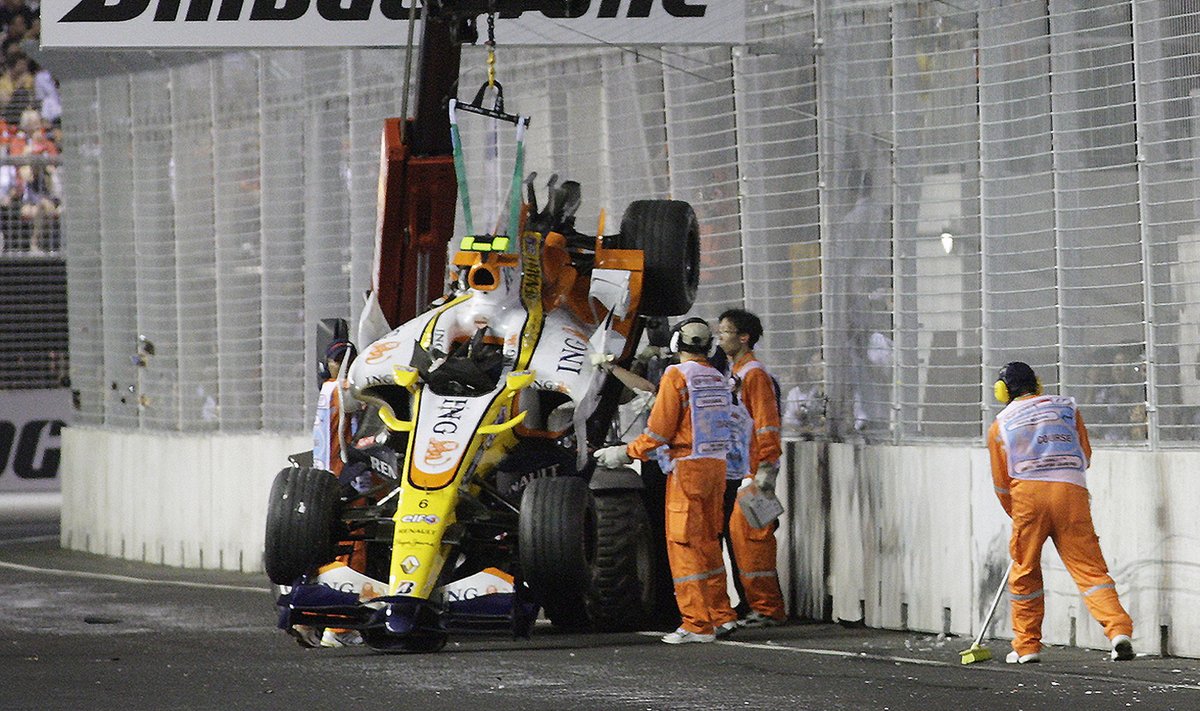 Nelson Piquet juuniori seina sõitnud masin Singapuri GP-l 2008. aastal.