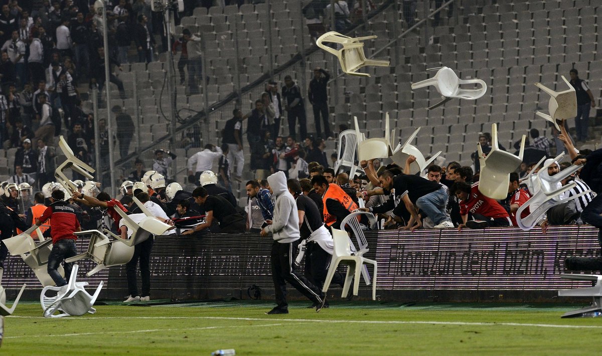 Galatasaray ja Besiktase kohtumisel tekkisid rahutused