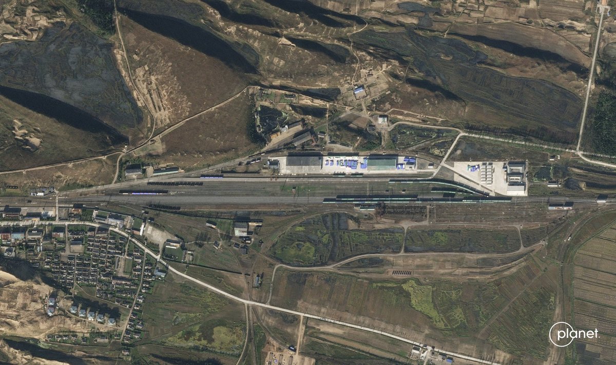 VEEL ÜKS MÄRK SALAVEDUDEST: Tumangangi rongijaam Põhja-Koreas. Satelliidifotode järgi on ka raudteeliiklus Venemaa ja Põhja-Korea piiril viimasel ajal oluliselt tihenenud. 