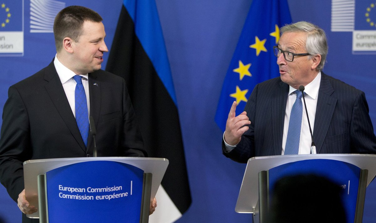 „Ehkki Eesti liitus EL-iga 2004. aastal, peab ta end üleval sama väärikalt, nagu oleks asutajariik,” kiitis Euroopa Komisjoni president Jean-Claude Juncker (paremal) 3. mail Brüsselis peaminister Jüri Ratast võõrustades.