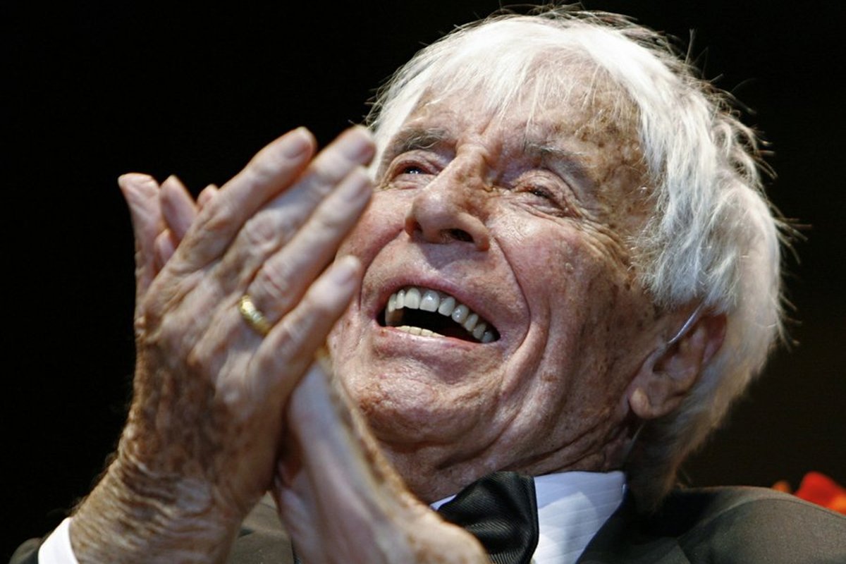 Умер самый старый в мире. Йоханнес Хестерс певец. Самый старый актер в мире. Самый старый актёр в мире из живых.