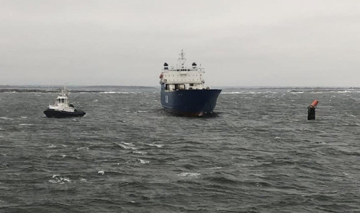 Tallinki kaubalaev Regal Star jäi Rootsis Kapellskäri sadama lähistel ilma vooluta keset merd ankrusse.