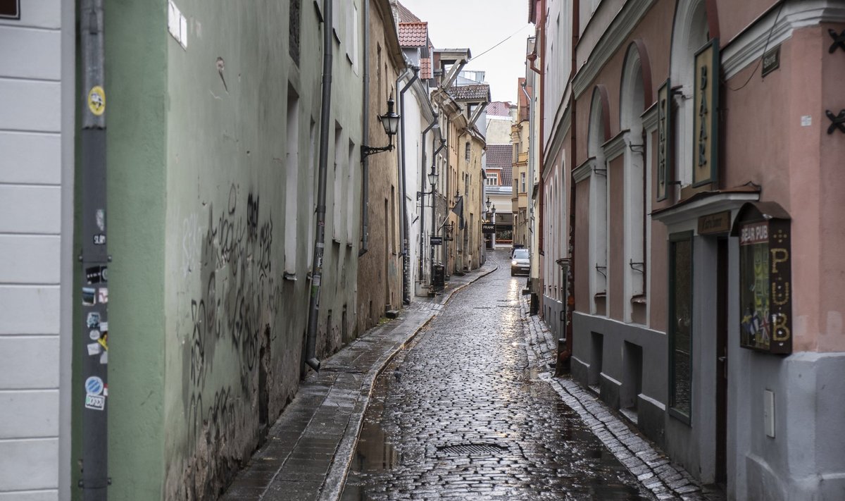 Koroonapandeemia on Tallinna vanalinna tänavad turistidest tühjaks teinud.