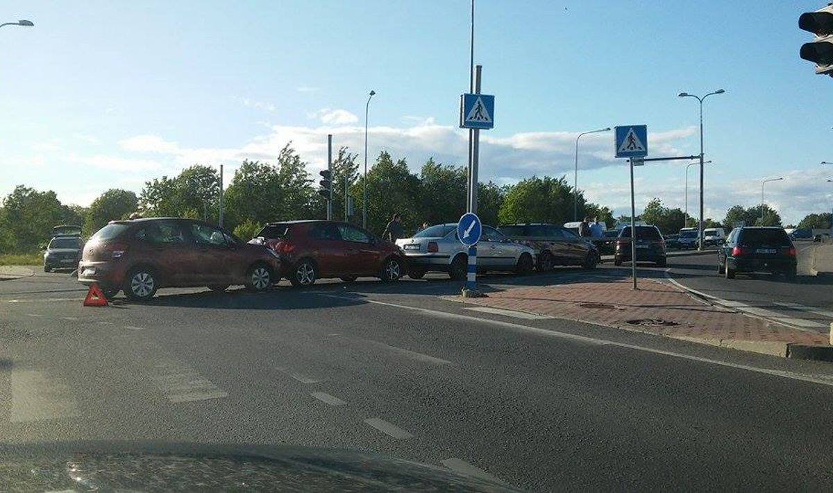 Liiklusõnnetus Narva mnt ja Mustakivi tee ristmikul. 16.06.2015