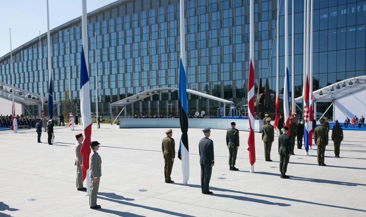 Eesti lipp, NATO peakorter