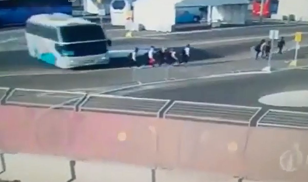 Õnnetus Bakuu mängudel, buss sõidab otsa sportlastele