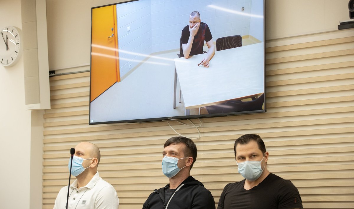 Эрго Хааб, Тайво Хавам и Марко Егоров на скамье подсудимых, Дмитрий Черевко участвовал в судебном заседании по видеосвязи.