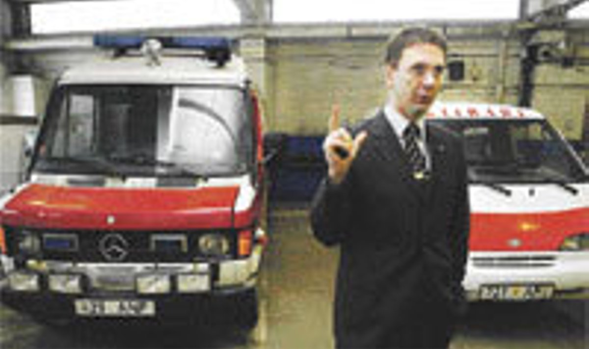 Kiirabi peaarst Raul Adlas kiidab kiirabi vanimat sÃµidukit, 1988. aastast pÃ¤rit Mercedest: Â?Nagu Singeri Ãµmblusmasin Â? kestab igavesti.Â? 
