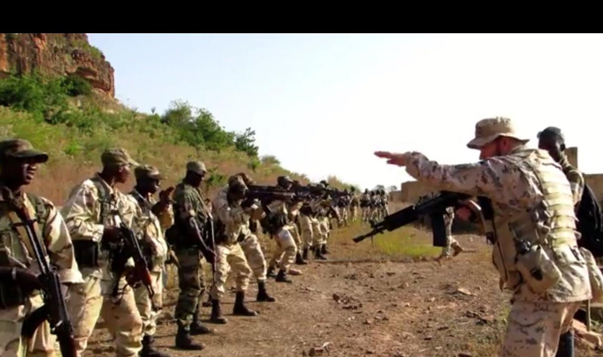 Eesti kaitseväelane õpetab Mali sõjaväelasi