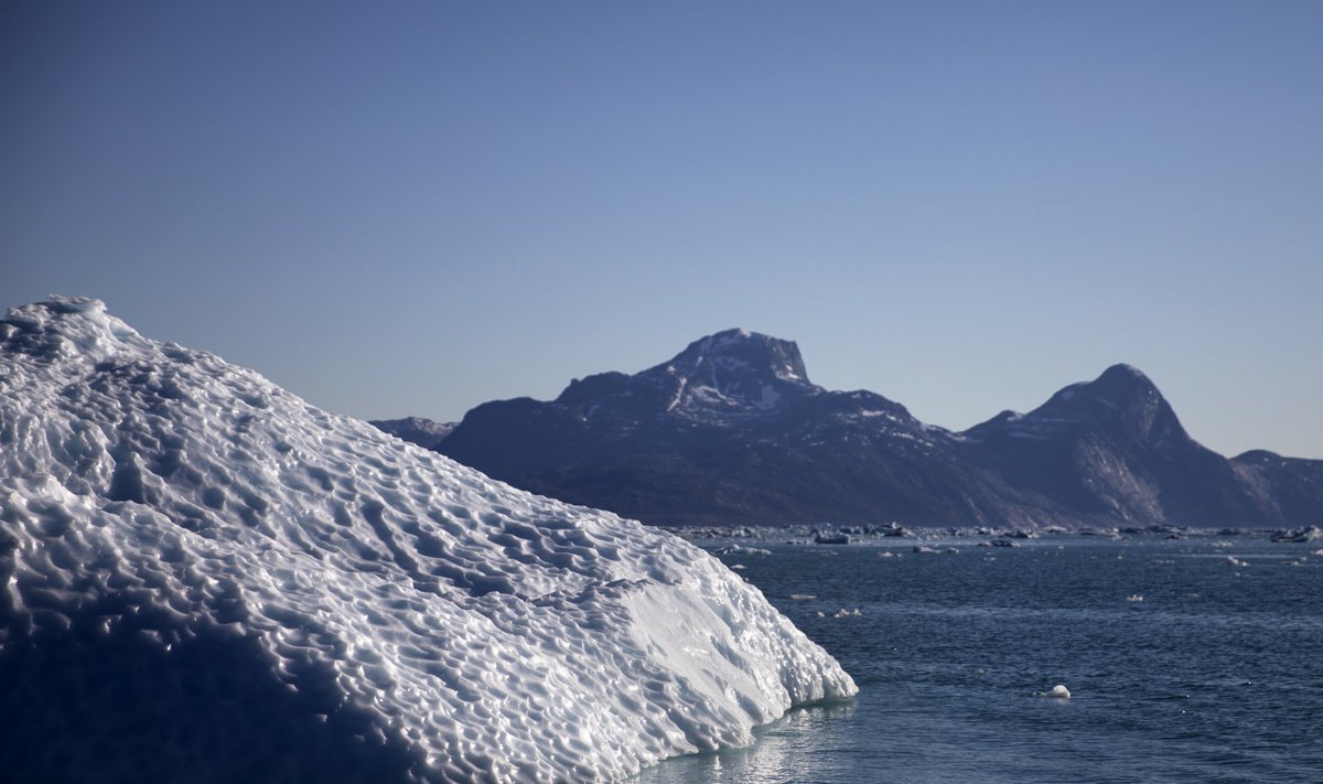 Gröönimaa vetes hulpiv jäämägi