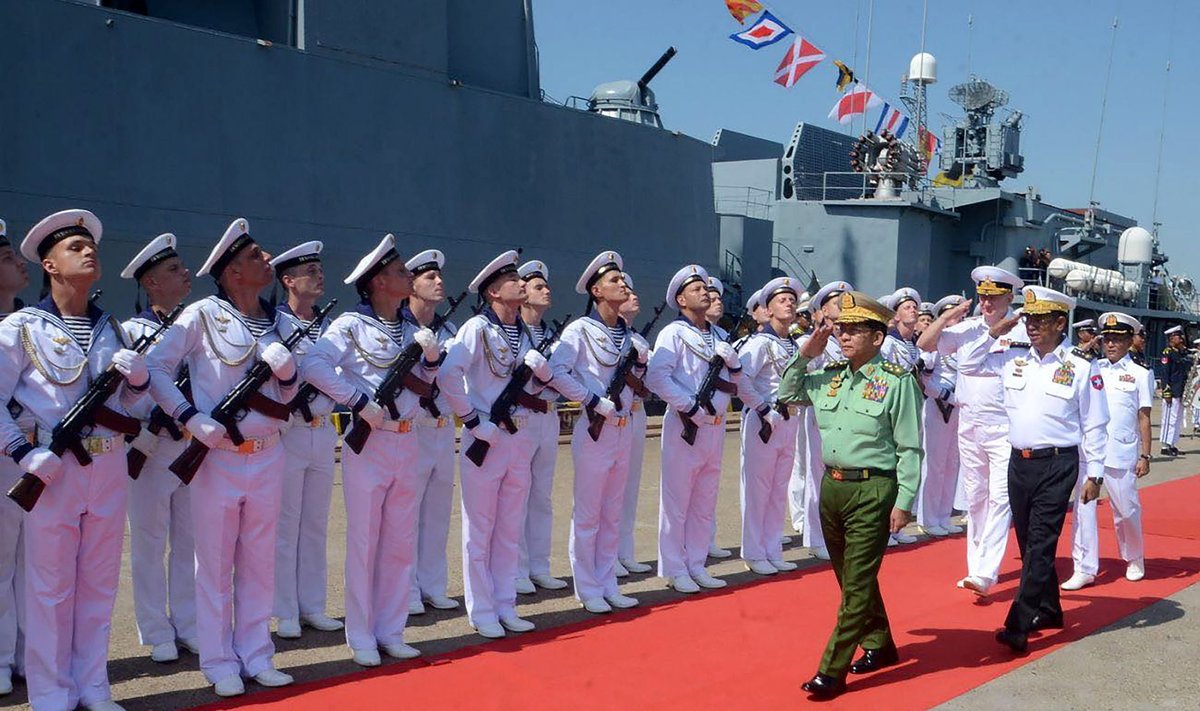 Min Aung Hlaing tervitas Vene mereväelasi Myanmari ja Venemaa ühiste mereväeõppuste avatseremoonial