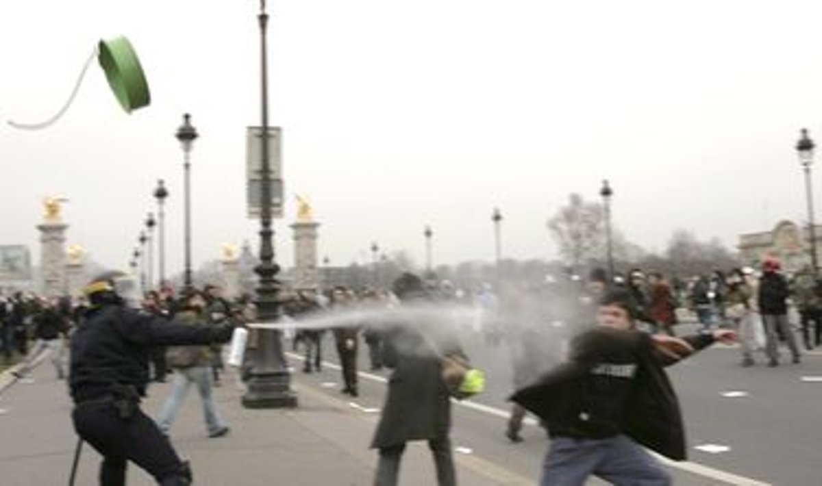 Kokkupõrked politsei ja mässajatega Pariisis, Prantsusmaal